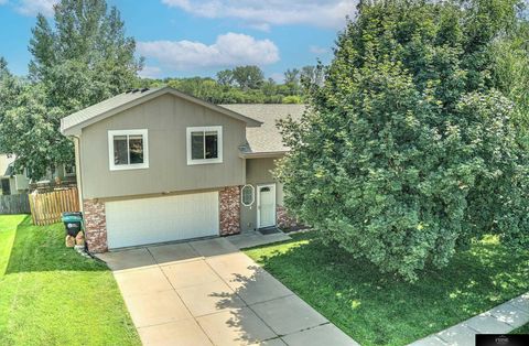 Photo of 8225 Clay Street, Omaha, NE 68122 (MLS # 22527867)