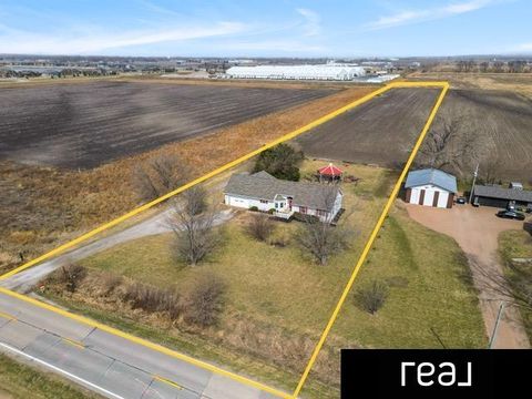 Photo of 26110 W Maple Road, Waterloo, NE 68069 (MLS # 22607958)