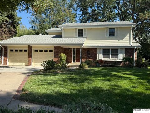 Photo of 21414 Shamrock Circle, Omaha, NE 68022 (MLS # 22602125)