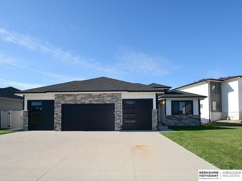 Photo of 10012 S 181 Street, Omaha, NE 68136 (MLS # 22531422)