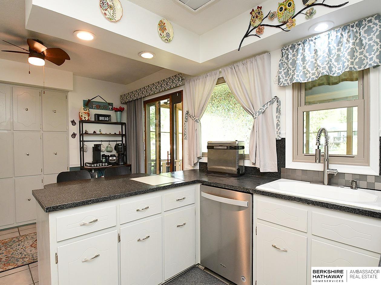 Omaha, Nebraska 68105, United States, 4 Bedrooms Bedrooms, ,2 BathroomsBathrooms,Residential,Active,141415