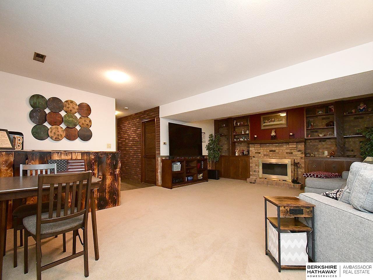 Omaha, Nebraska 68105, United States, 4 Bedrooms Bedrooms, ,2 BathroomsBathrooms,Residential,Active,141415