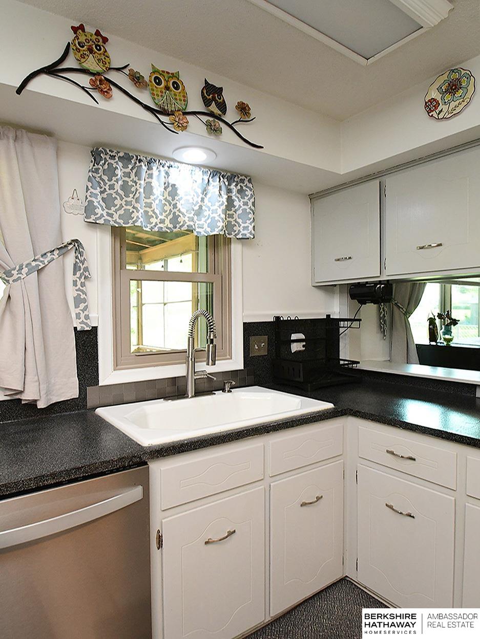 Omaha, Nebraska 68105, United States, 4 Bedrooms Bedrooms, ,2 BathroomsBathrooms,Residential,Active,141415