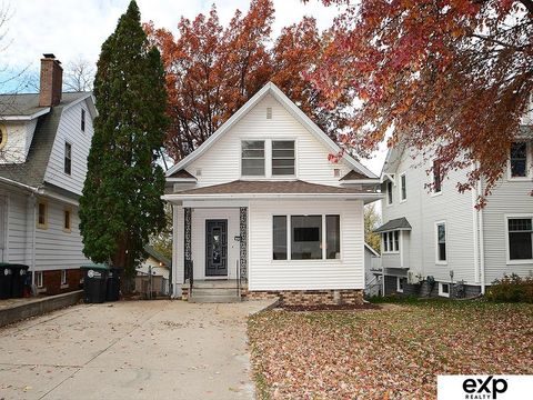 Photo of 918 S 38th Street, Omaha, NE 68105 (MLS # 22602729)