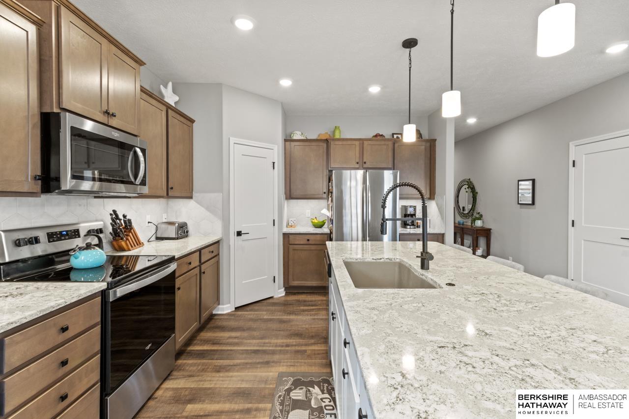 Papillion, Nebraska 68046, United States, 5 Bedrooms Bedrooms, ,3 BathroomsBathrooms,Residential,Pending,106811