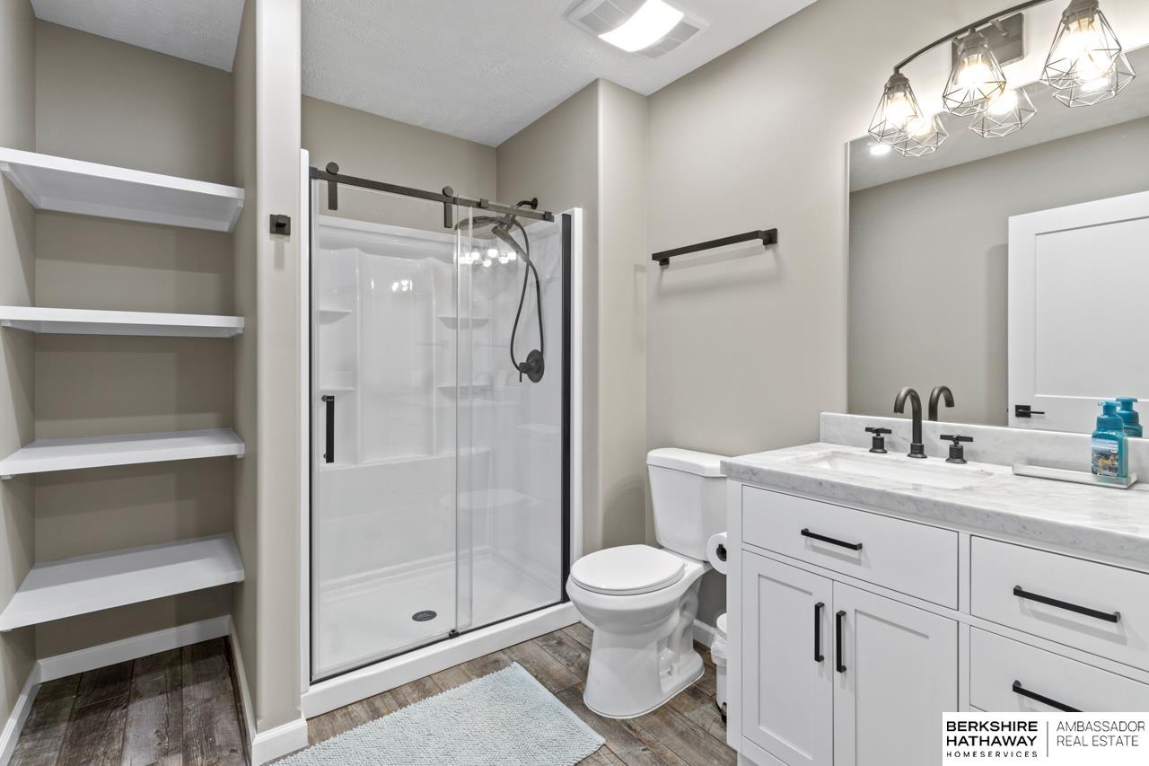 Papillion, Nebraska 68046, United States, 5 Bedrooms Bedrooms, ,3 BathroomsBathrooms,Residential,Pending,106811