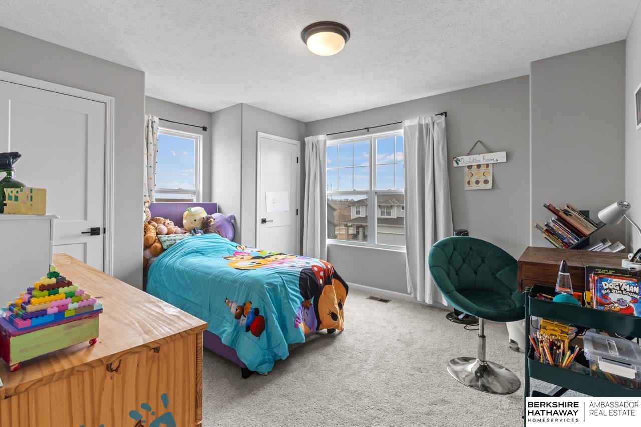 Papillion, Nebraska 68046, United States, 5 Bedrooms Bedrooms, ,3 BathroomsBathrooms,Residential,Pending,106811