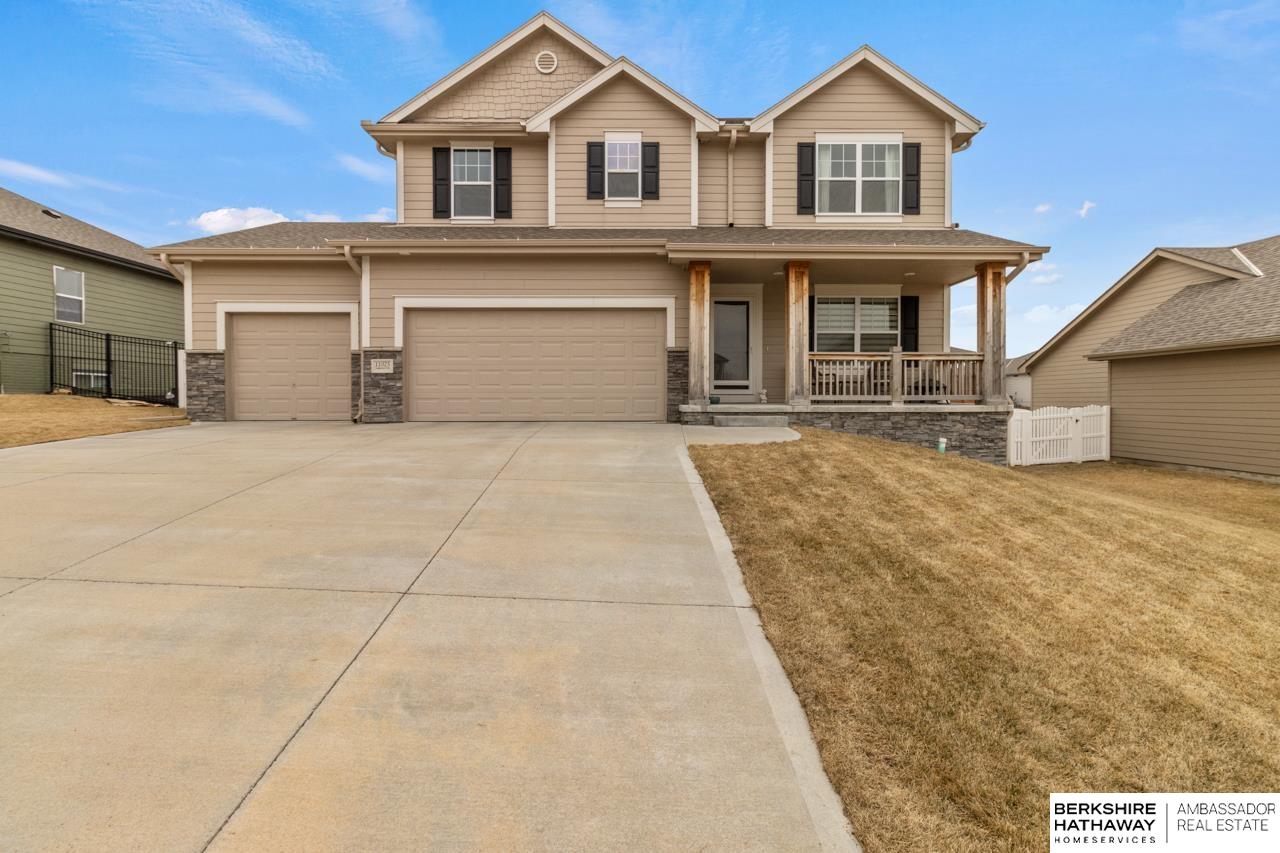 Papillion, Nebraska 68046, United States, 5 Bedrooms Bedrooms, ,3 BathroomsBathrooms,Residential,Pending,106811