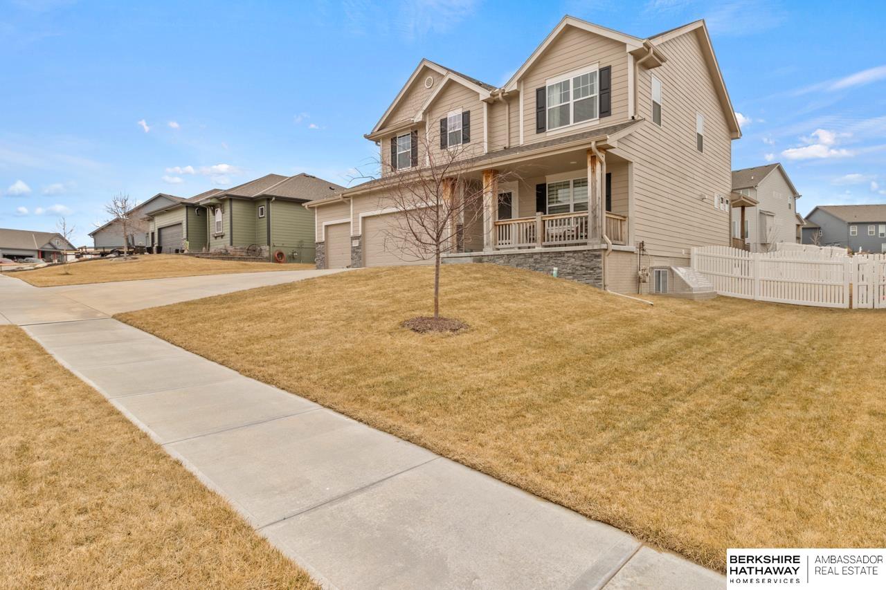 Papillion, Nebraska 68046, United States, 5 Bedrooms Bedrooms, ,3 BathroomsBathrooms,Residential,Pending,106811