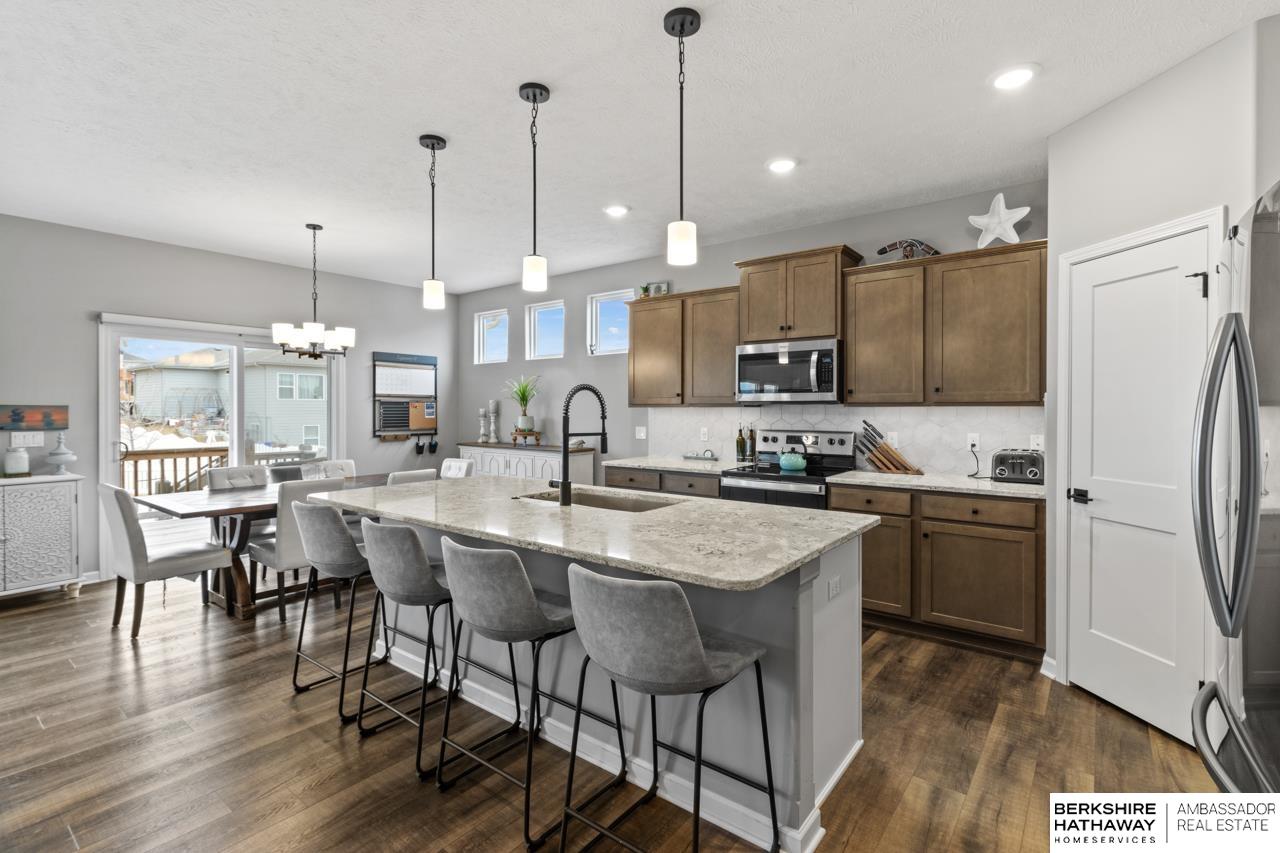 Papillion, Nebraska 68046, United States, 5 Bedrooms Bedrooms, ,3 BathroomsBathrooms,Residential,Pending,106811