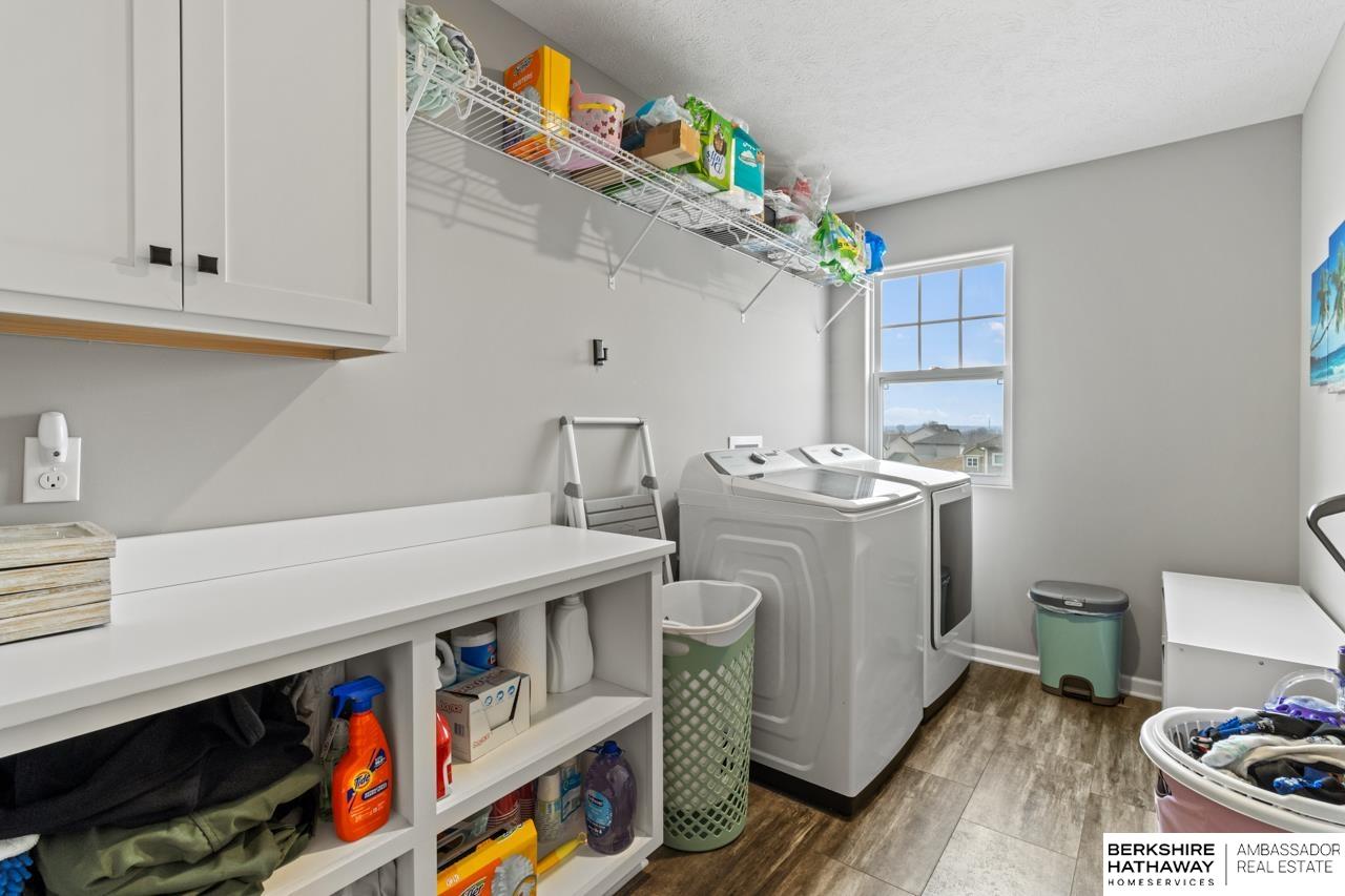 Papillion, Nebraska 68046, United States, 5 Bedrooms Bedrooms, ,3 BathroomsBathrooms,Residential,Pending,106811