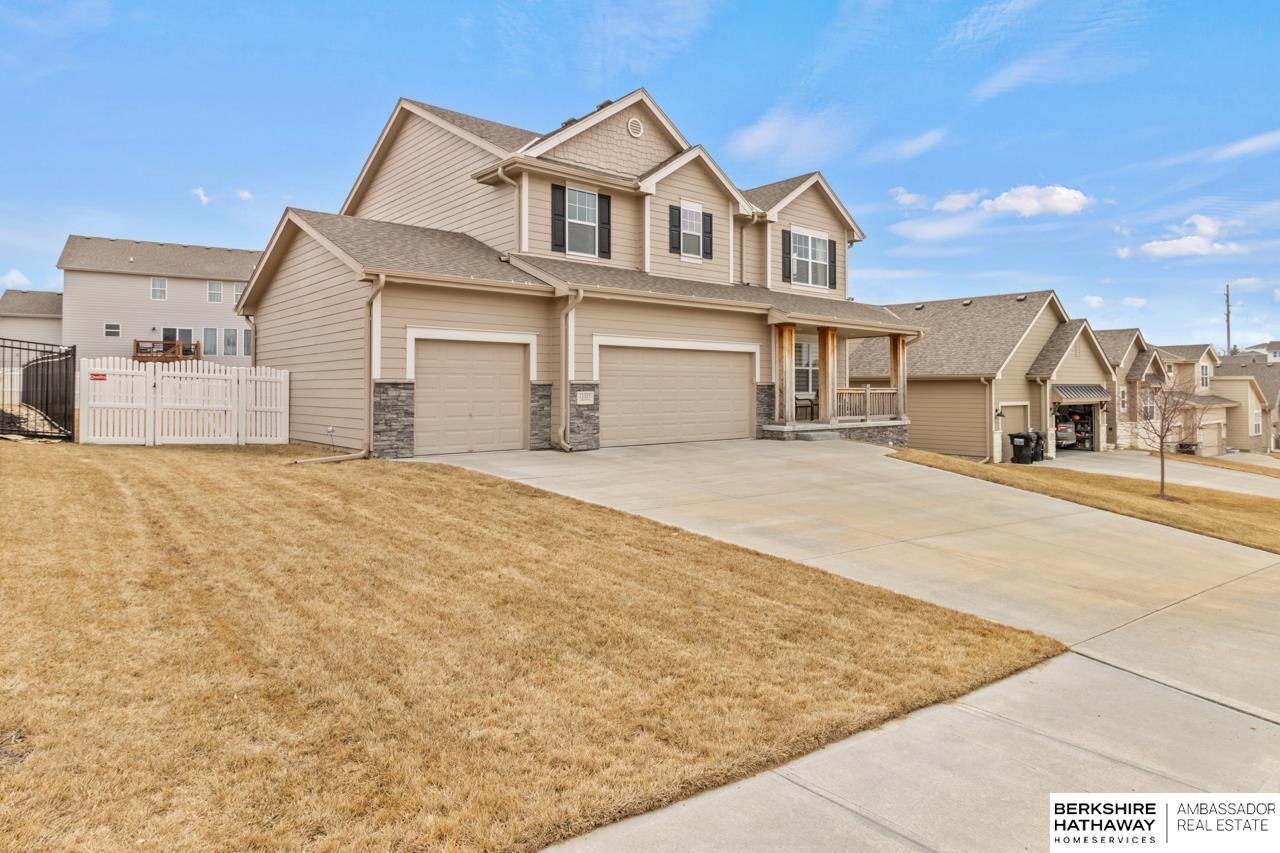 Papillion, Nebraska 68046, United States, 5 Bedrooms Bedrooms, ,3 BathroomsBathrooms,Residential,Pending,106811