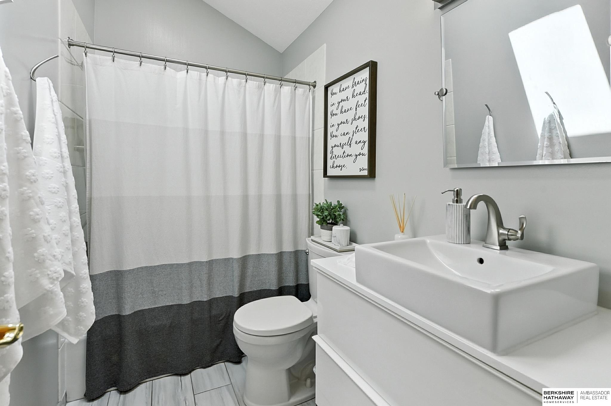 Omaha, Nebraska 68154, United States, 4 Bedrooms Bedrooms, ,3 BathroomsBathrooms,Residential,Active,192600