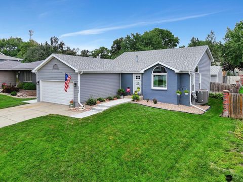 Photo of 2740 Kipling Circle, Lincoln, NE 68516 (MLS # 22611150)