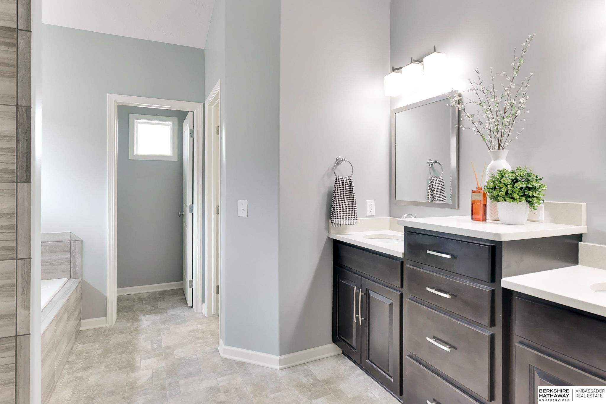 Elkhorn, Nebraska 68022, United States, 4 Bedrooms Bedrooms, ,3 BathroomsBathrooms,Residential,Active,123637