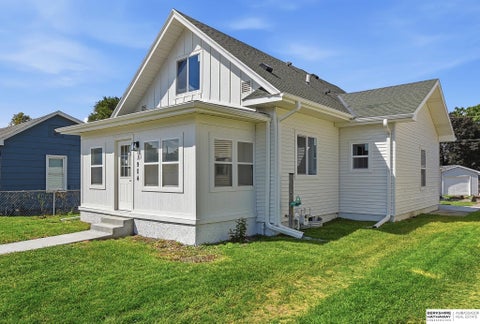 Photo of 1904 Avenue B, Council Bluffs, IA 51501 (MLS # 22626314)