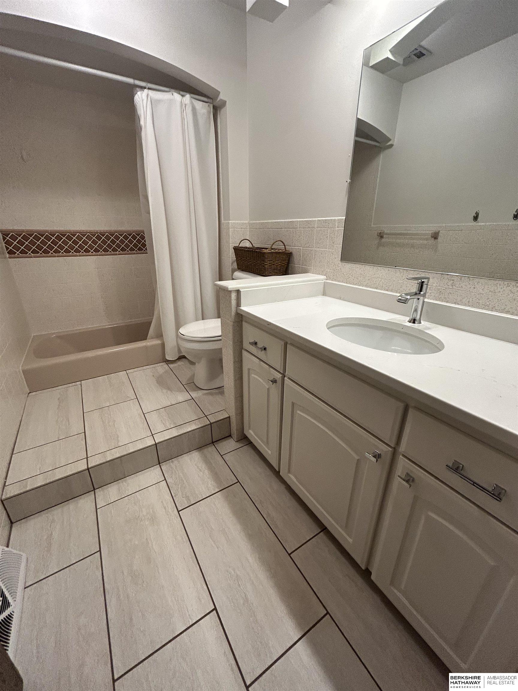 Omaha, Nebraska 68144, United States, 3 Bedrooms Bedrooms, ,2 BathroomsBathrooms,Residential,Active,213368