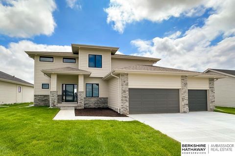 Photo of 5501 Kestrel Parkway, Elkhorn, NE 68022 (MLS # 22519811)