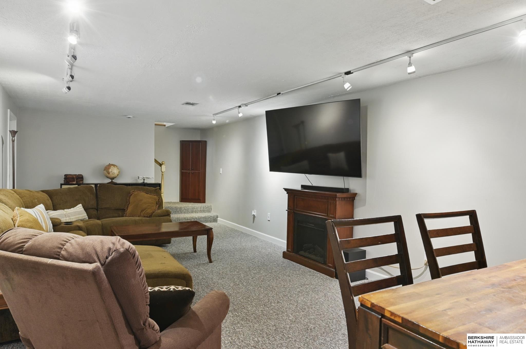 Omaha, Nebraska 68137, United States, 5 Bedrooms Bedrooms, ,3 BathroomsBathrooms,Residential,Pending,131361