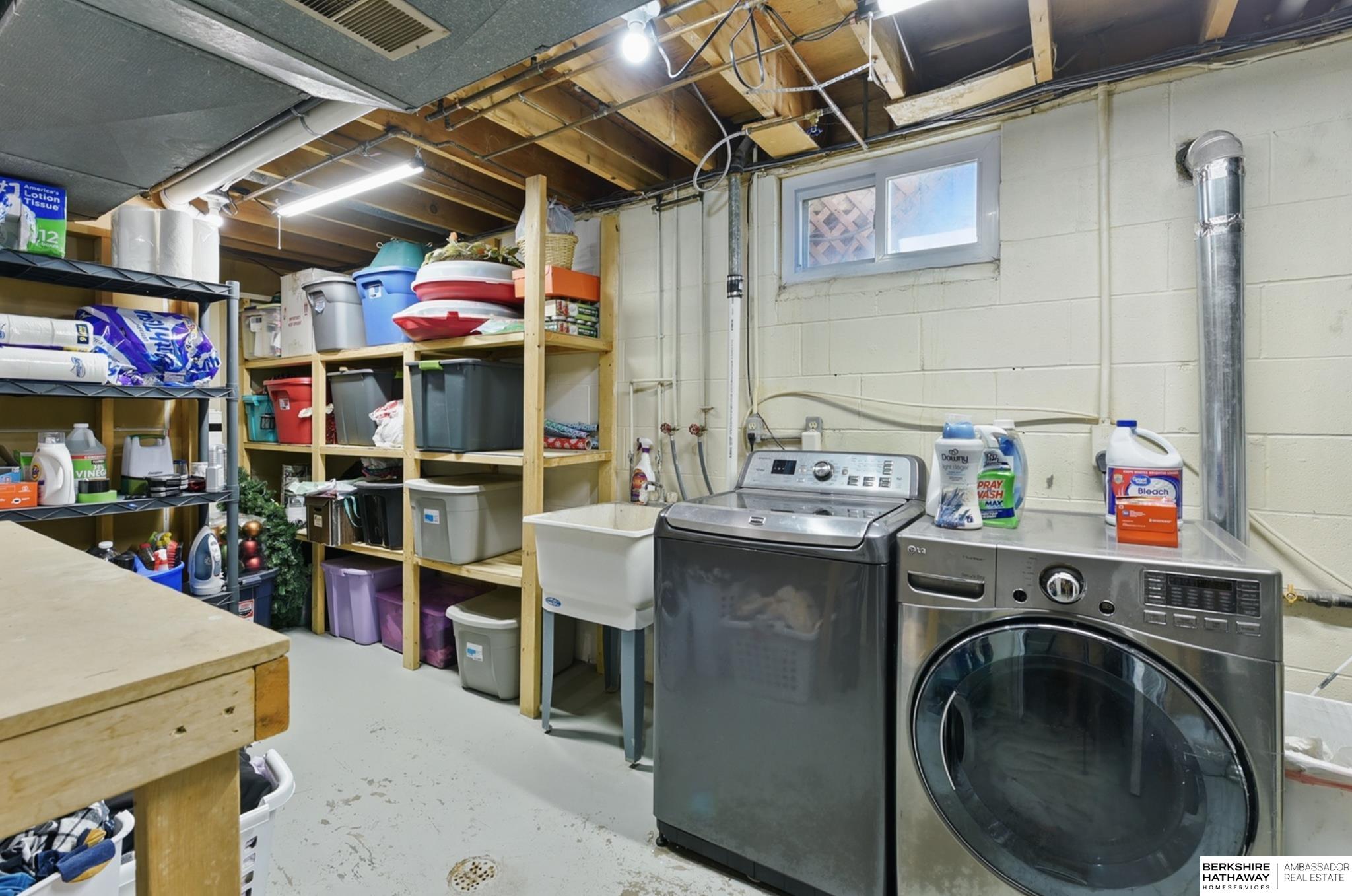 Omaha, Nebraska 68137, United States, 5 Bedrooms Bedrooms, ,3 BathroomsBathrooms,Residential,Pending,131361