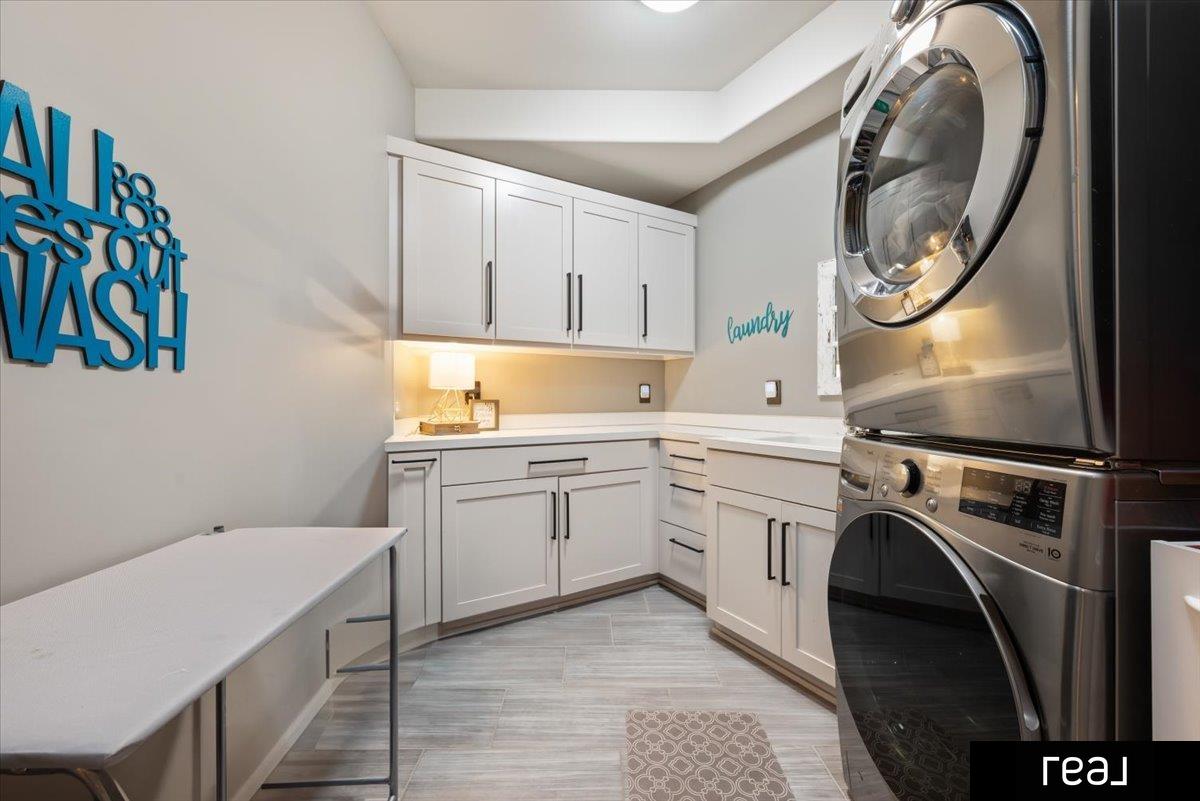 Omaha, Nebraska 68136, United States, 6 Bedrooms Bedrooms, ,6 BathroomsBathrooms,Residential,Active,203452