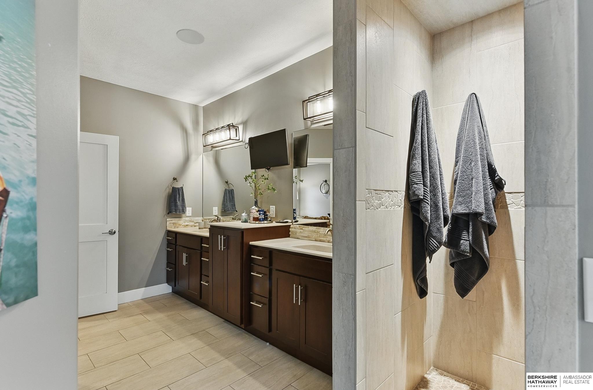 Omaha, Nebraska 68136, United States, 4 Bedrooms Bedrooms, ,3 BathroomsBathrooms,Residential,Active,139114