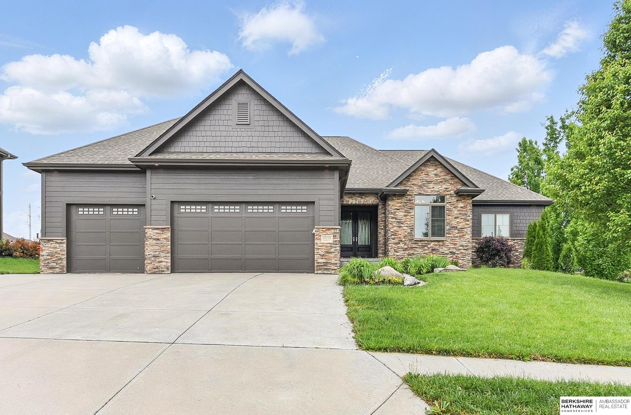 Omaha, Nebraska 68136, United States, 4 Bedrooms Bedrooms, ,3 BathroomsBathrooms,Residential,Active,139114