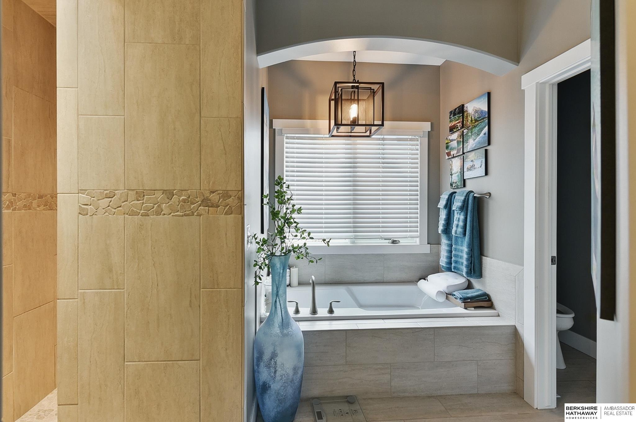 Omaha, Nebraska 68136, United States, 4 Bedrooms Bedrooms, ,3 BathroomsBathrooms,Residential,Active,139114