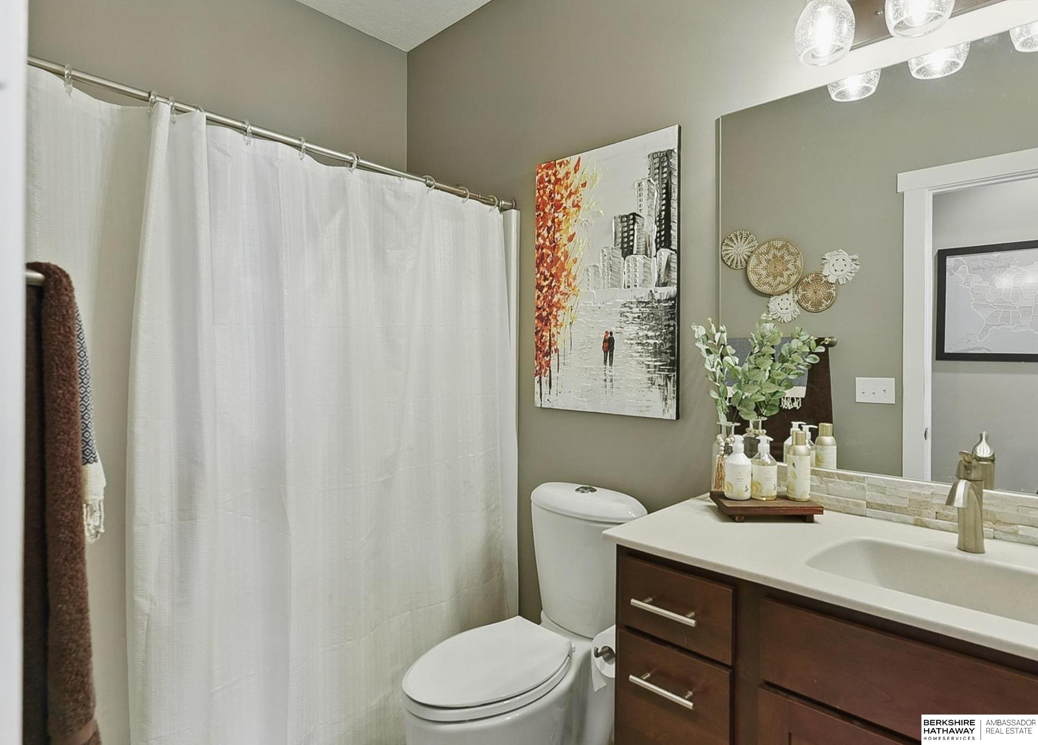 Omaha, Nebraska 68136, United States, 4 Bedrooms Bedrooms, ,3 BathroomsBathrooms,Residential,Active,139114