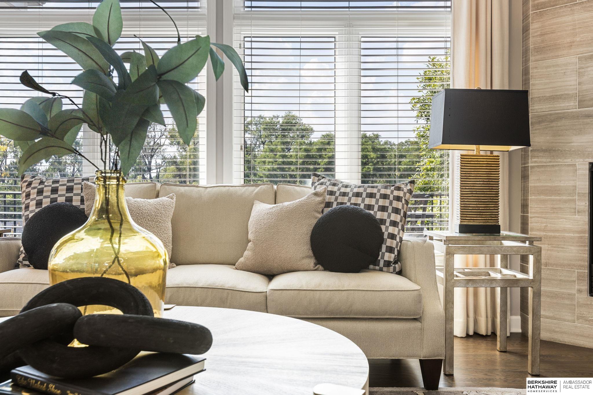 Omaha, Nebraska 68130, United States, 4 Bedrooms Bedrooms, ,3 BathroomsBathrooms,Residential,Pending,212943