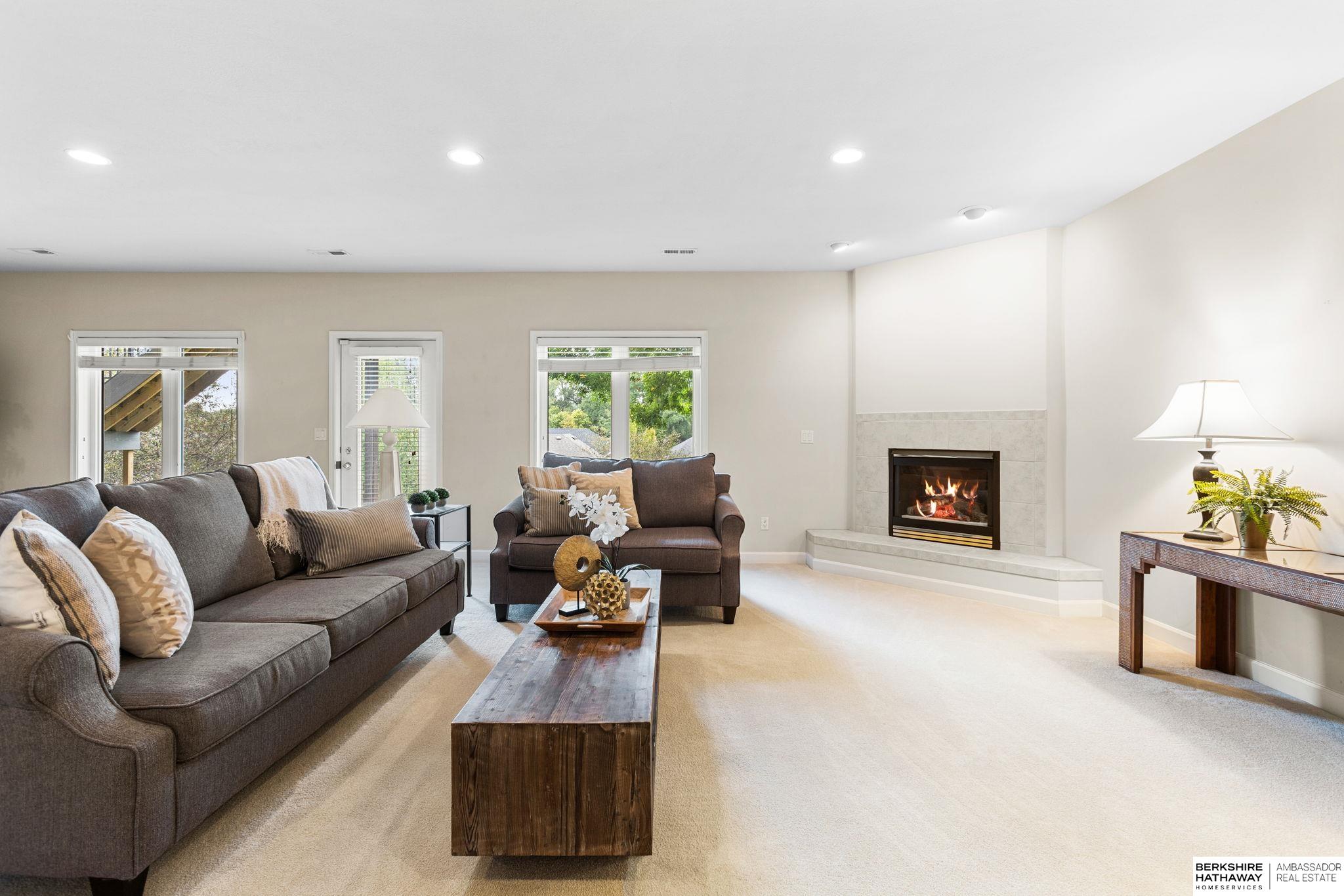 Omaha, Nebraska 68130, United States, 4 Bedrooms Bedrooms, ,3 BathroomsBathrooms,Residential,Pending,212943