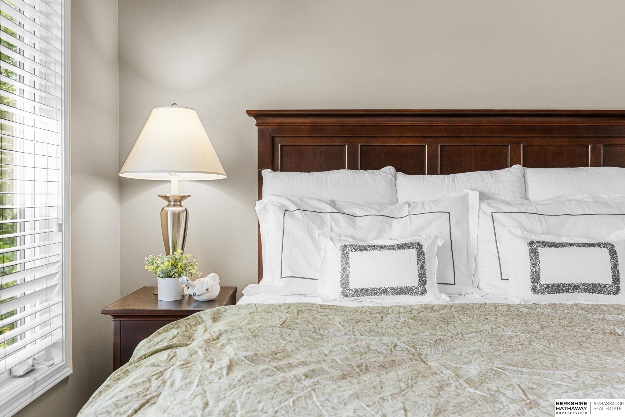 Omaha, Nebraska 68130, United States, 4 Bedrooms Bedrooms, ,3 BathroomsBathrooms,Residential,Pending,212943