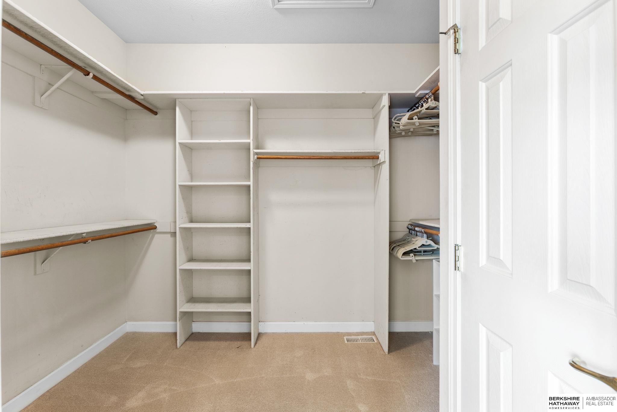 Omaha, Nebraska 68130, United States, 4 Bedrooms Bedrooms, ,3 BathroomsBathrooms,Residential,Pending,212943