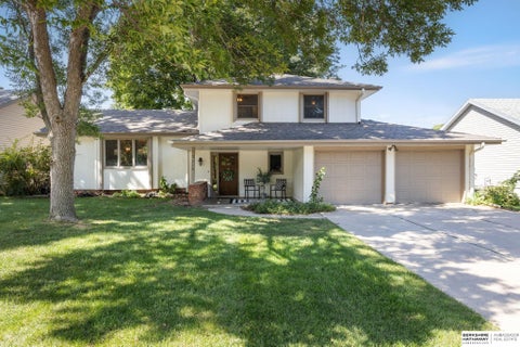 Photo of 2112 S 138 Street, Omaha, NE 68144 (MLS # 22626391)