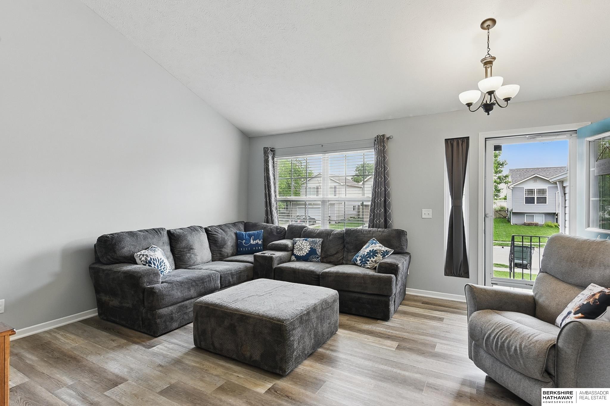 Omaha, Nebraska 68116, United States, 3 Bedrooms Bedrooms, ,2 BathroomsBathrooms,Residential,Pending,141420