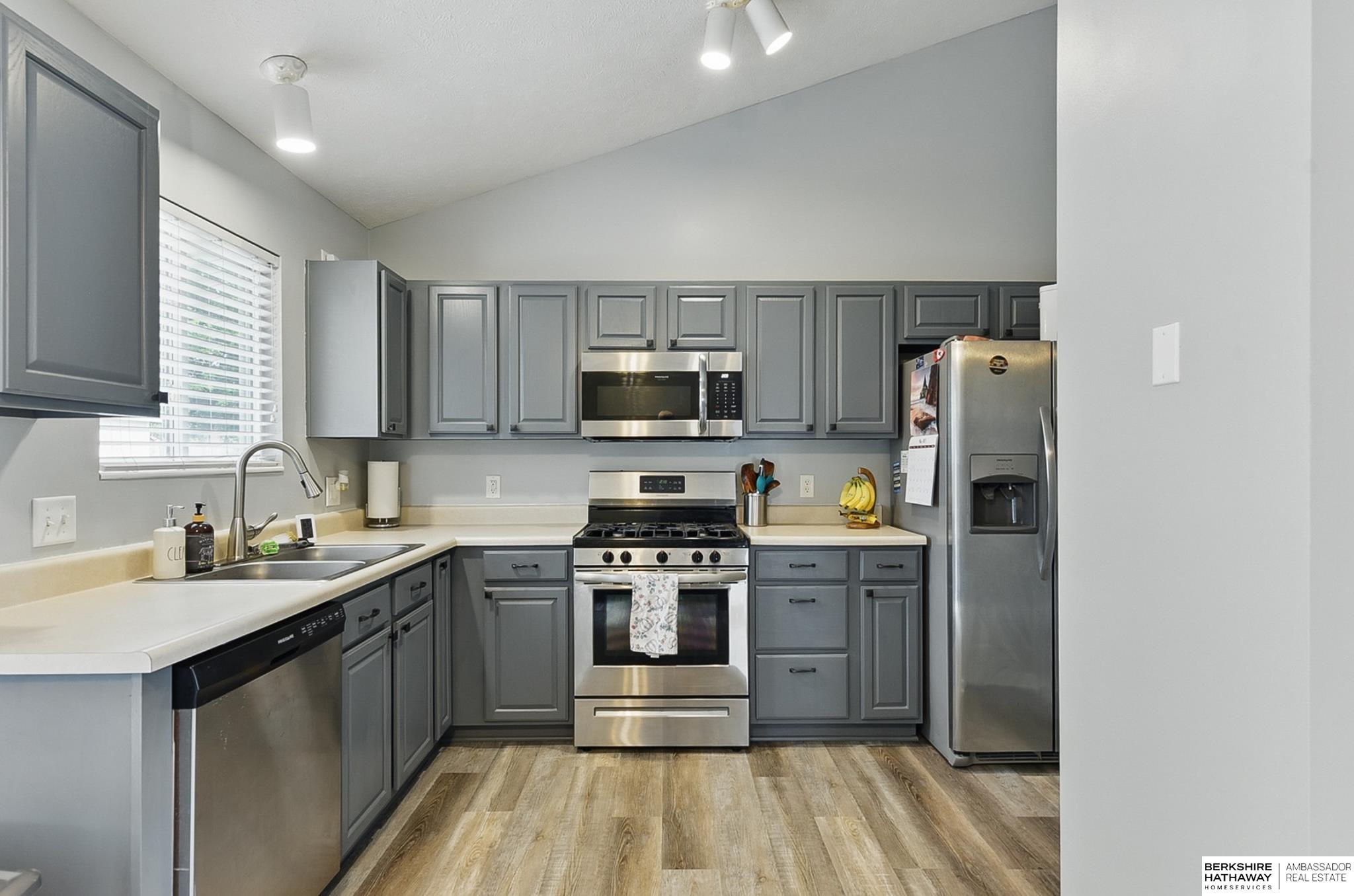 Omaha, Nebraska 68116, United States, 3 Bedrooms Bedrooms, ,2 BathroomsBathrooms,Residential,Pending,141420