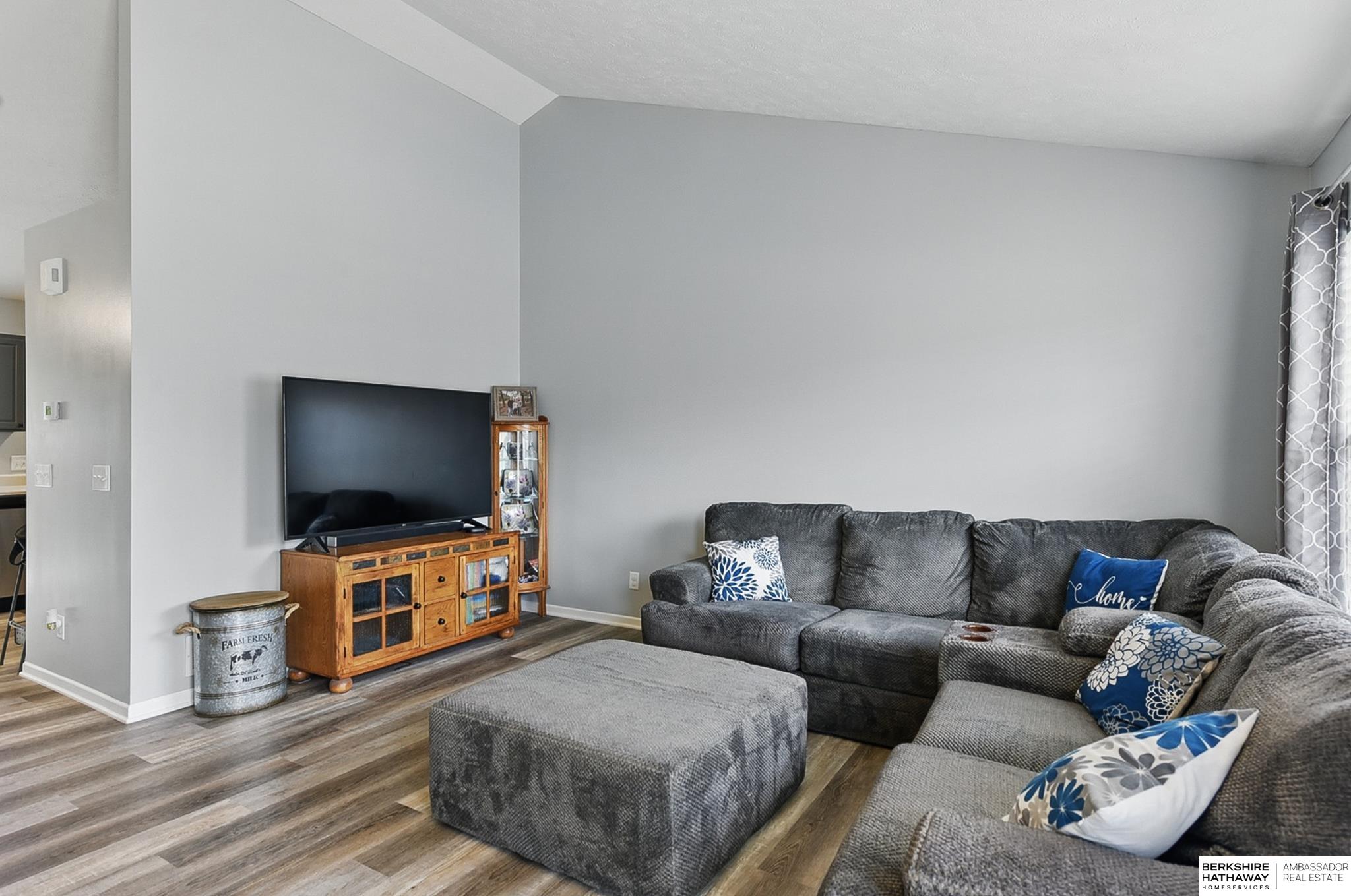 Omaha, Nebraska 68116, United States, 3 Bedrooms Bedrooms, ,2 BathroomsBathrooms,Residential,Pending,141420