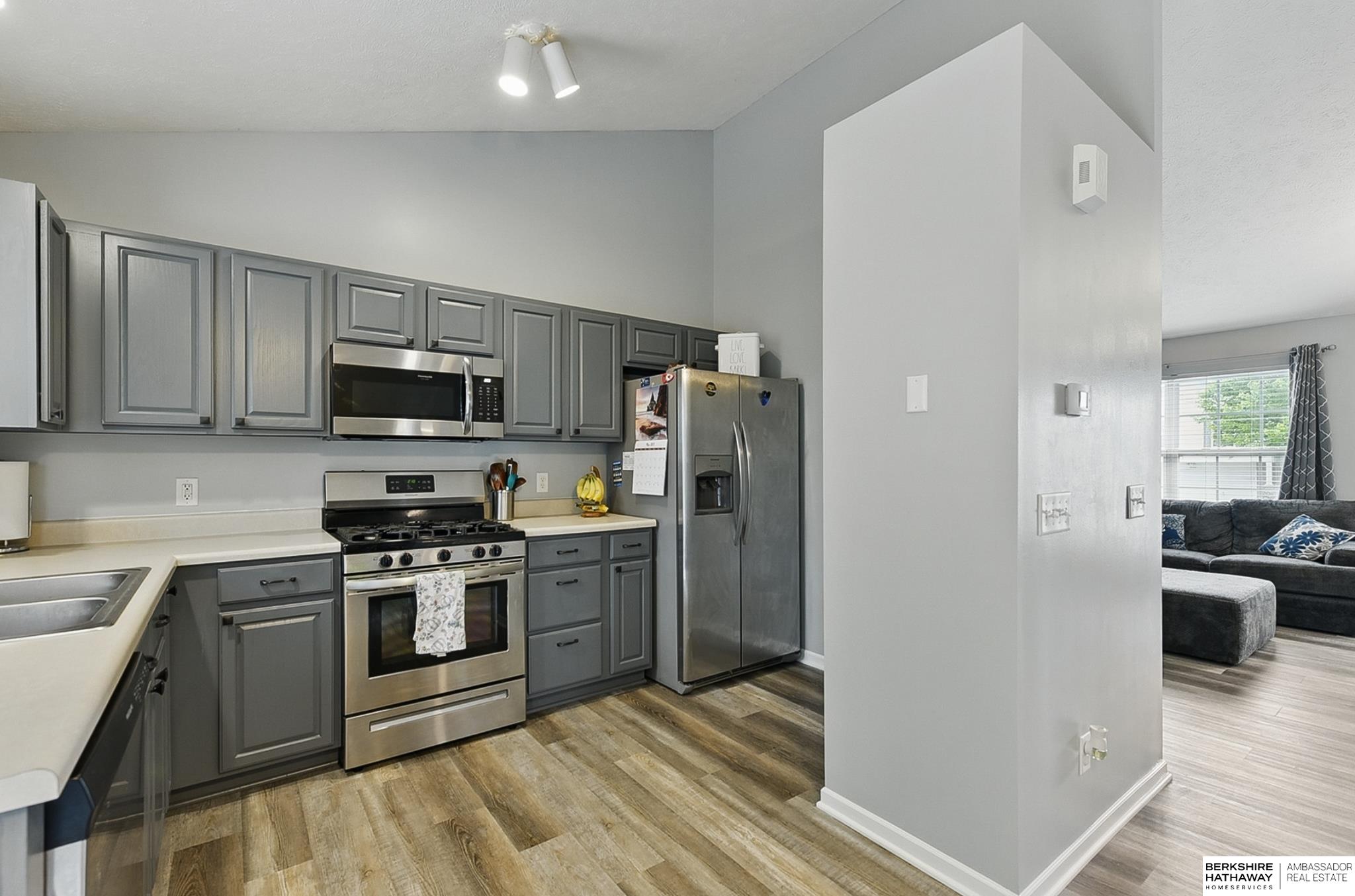 Omaha, Nebraska 68116, United States, 3 Bedrooms Bedrooms, ,2 BathroomsBathrooms,Residential,Pending,141420