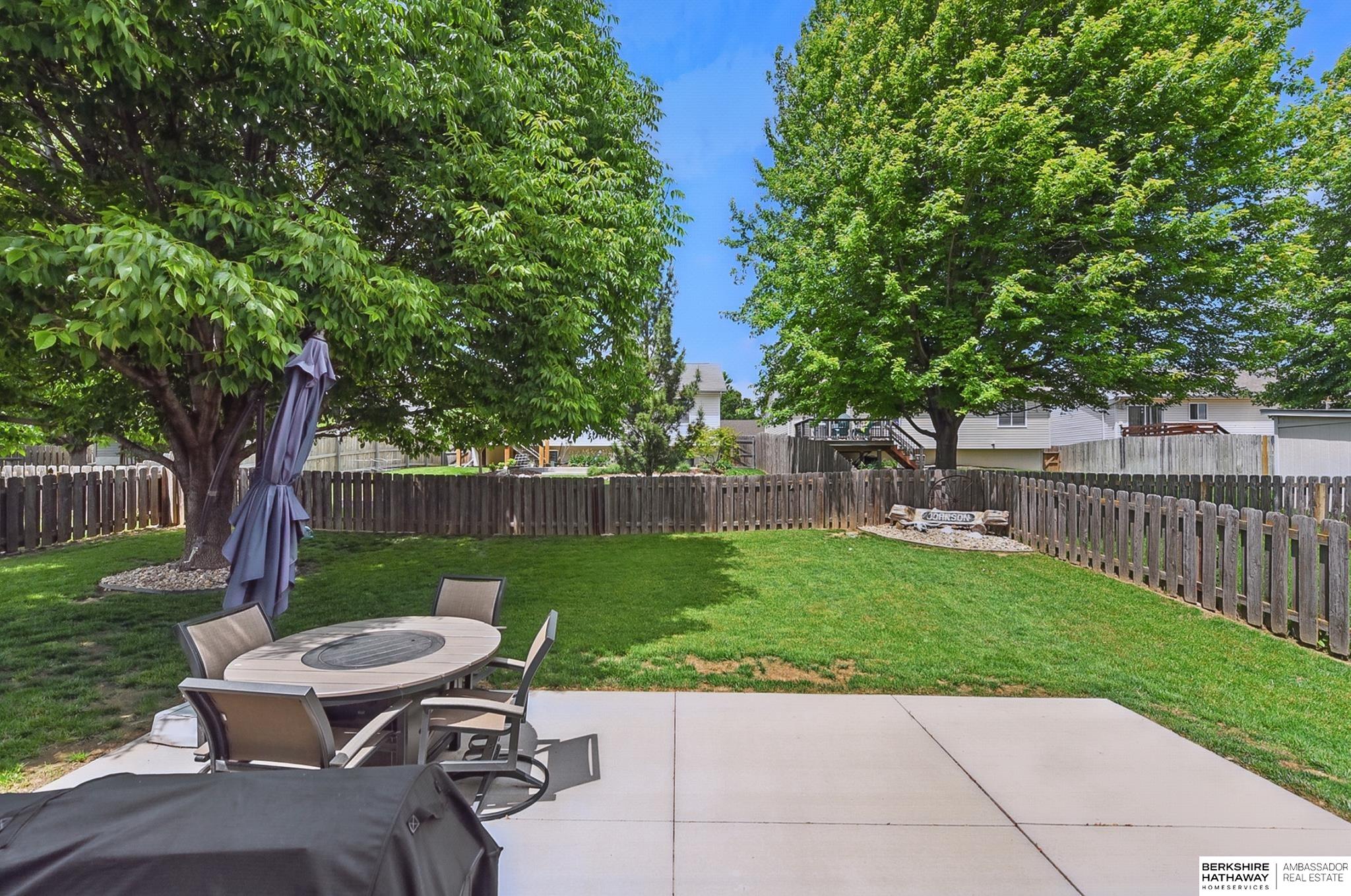 Omaha, Nebraska 68116, United States, 3 Bedrooms Bedrooms, ,2 BathroomsBathrooms,Residential,Pending,141420