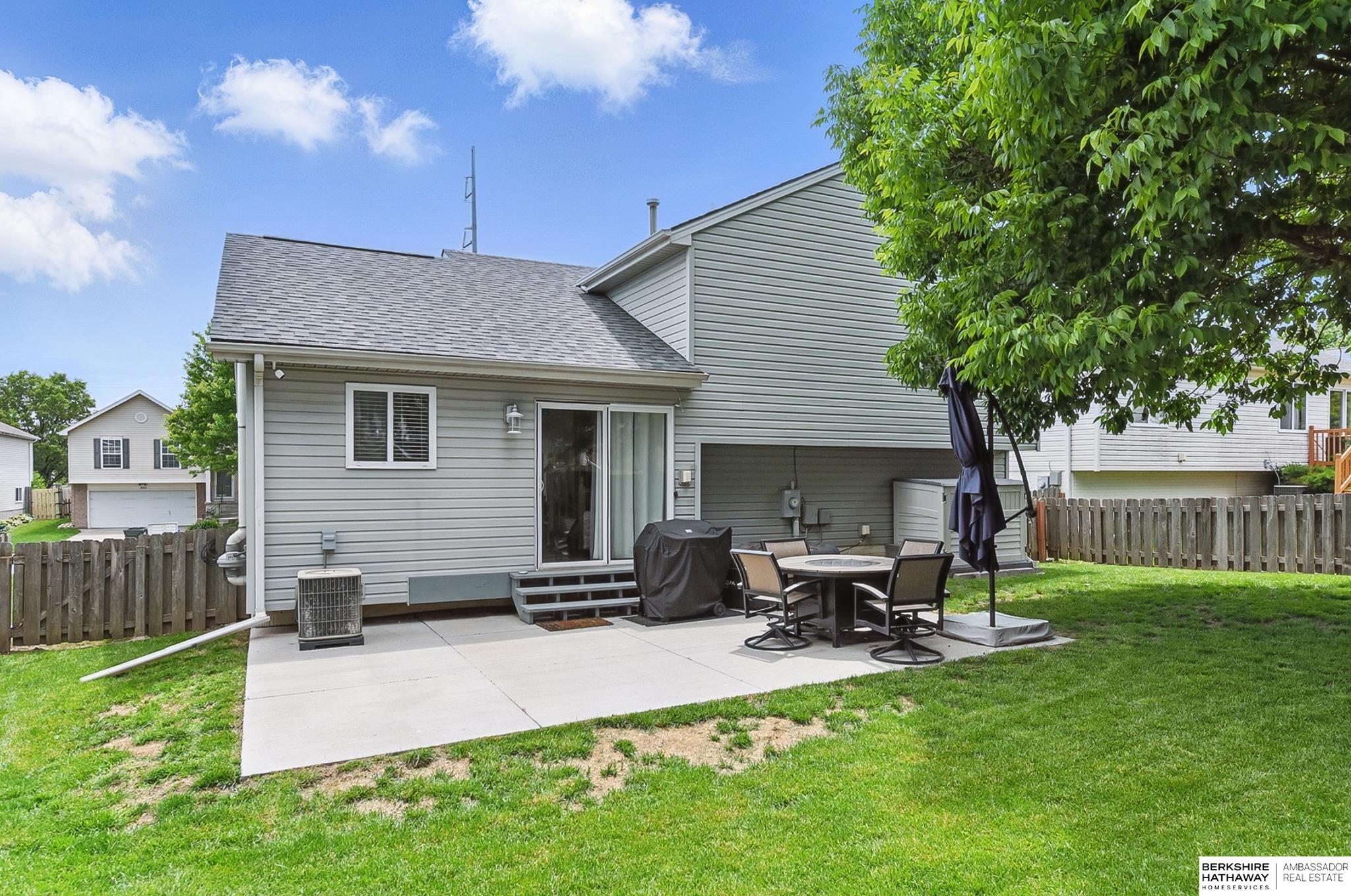 Omaha, Nebraska 68116, United States, 3 Bedrooms Bedrooms, ,2 BathroomsBathrooms,Residential,Pending,141420