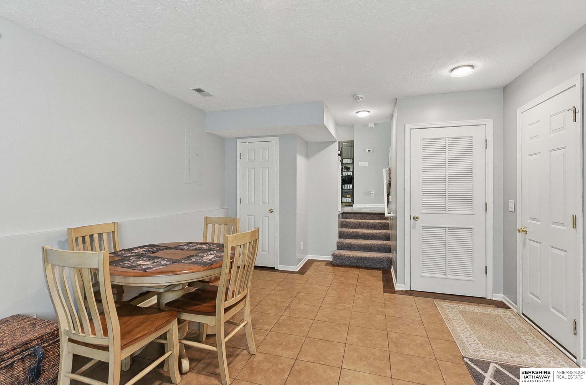 Omaha, Nebraska 68116, United States, 3 Bedrooms Bedrooms, ,2 BathroomsBathrooms,Residential,Pending,141420