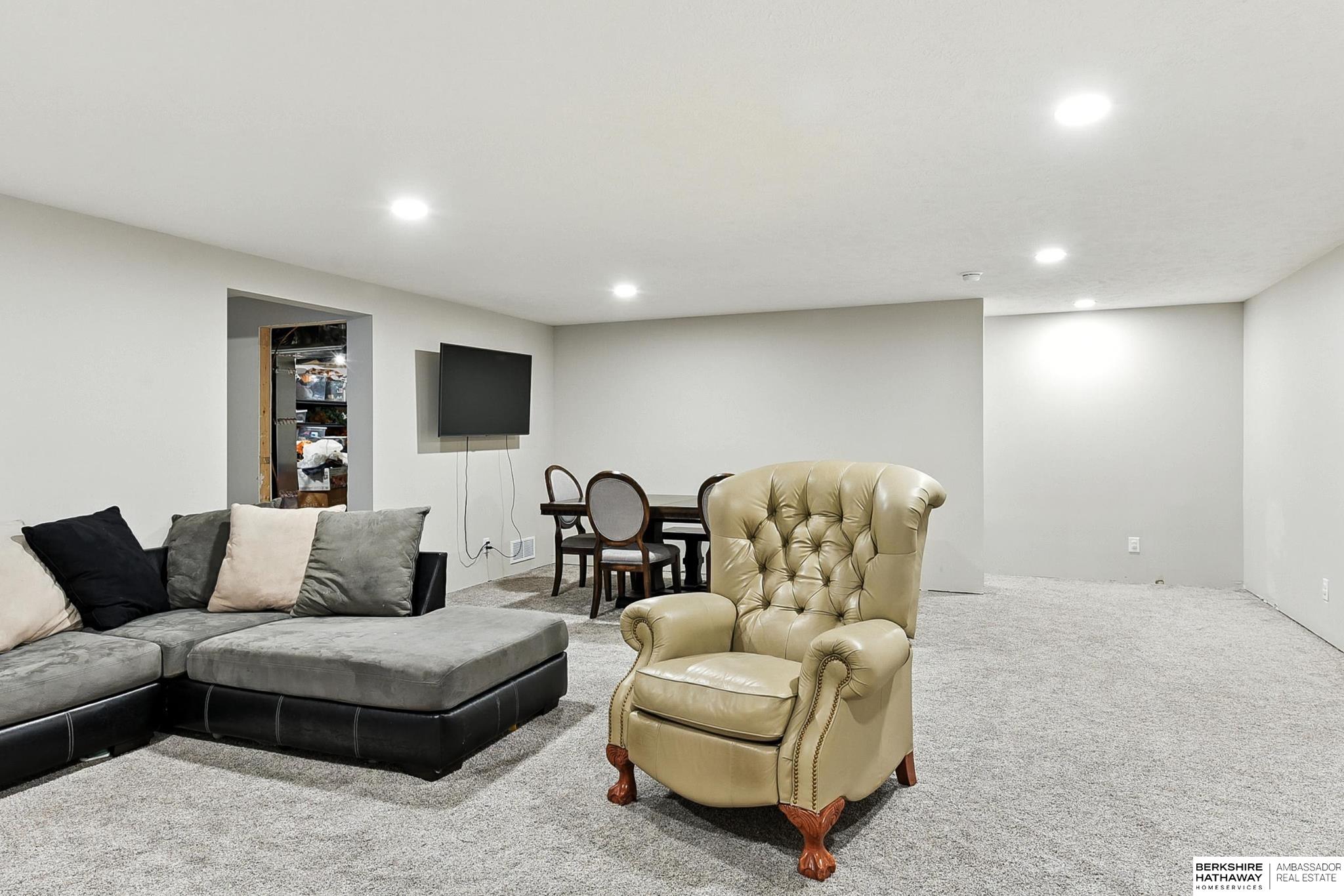 Bennington, Nebraska 68007, United States, 4 Bedrooms Bedrooms, ,2 BathroomsBathrooms,Residential,Active,221475