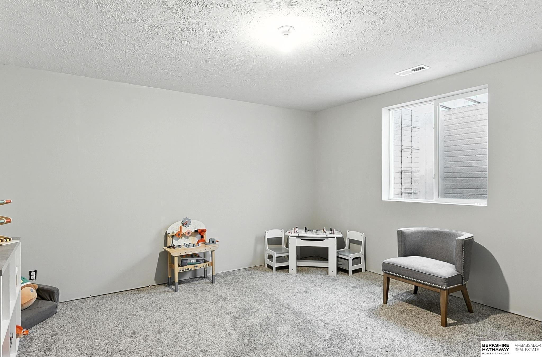 Bennington, Nebraska 68007, United States, 4 Bedrooms Bedrooms, ,2 BathroomsBathrooms,Residential,Active,221475