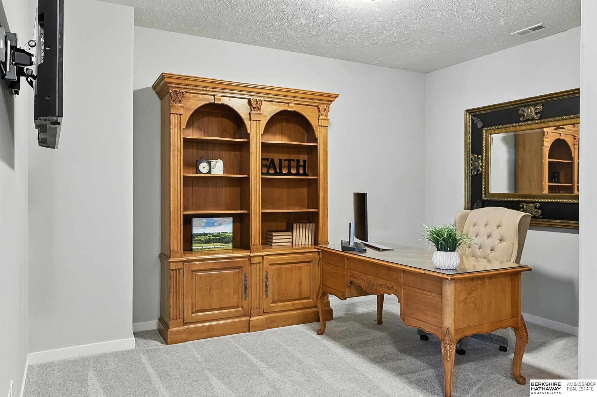 Gretna, Nebraska 68028, United States, 5 Bedrooms Bedrooms, ,3 BathroomsBathrooms,Residential,Active,219370