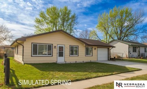 Photo of 835 W Sumner Street, Lincoln, NE 68522 (MLS # 22534375)