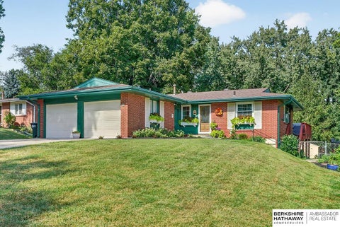 Photo of 13576 Walnut Street, Omaha, NE 68144 (MLS # 22626451)