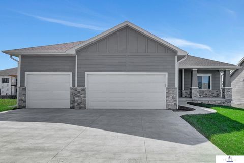 Photo of 7531 Aero Street, Lincoln, NE 68516 (MLS # 22528495)