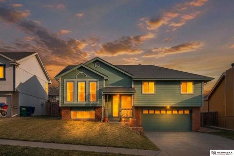 Photo of 8403 Weber Street, Omaha, NE 68122 (MLS # 22606692)