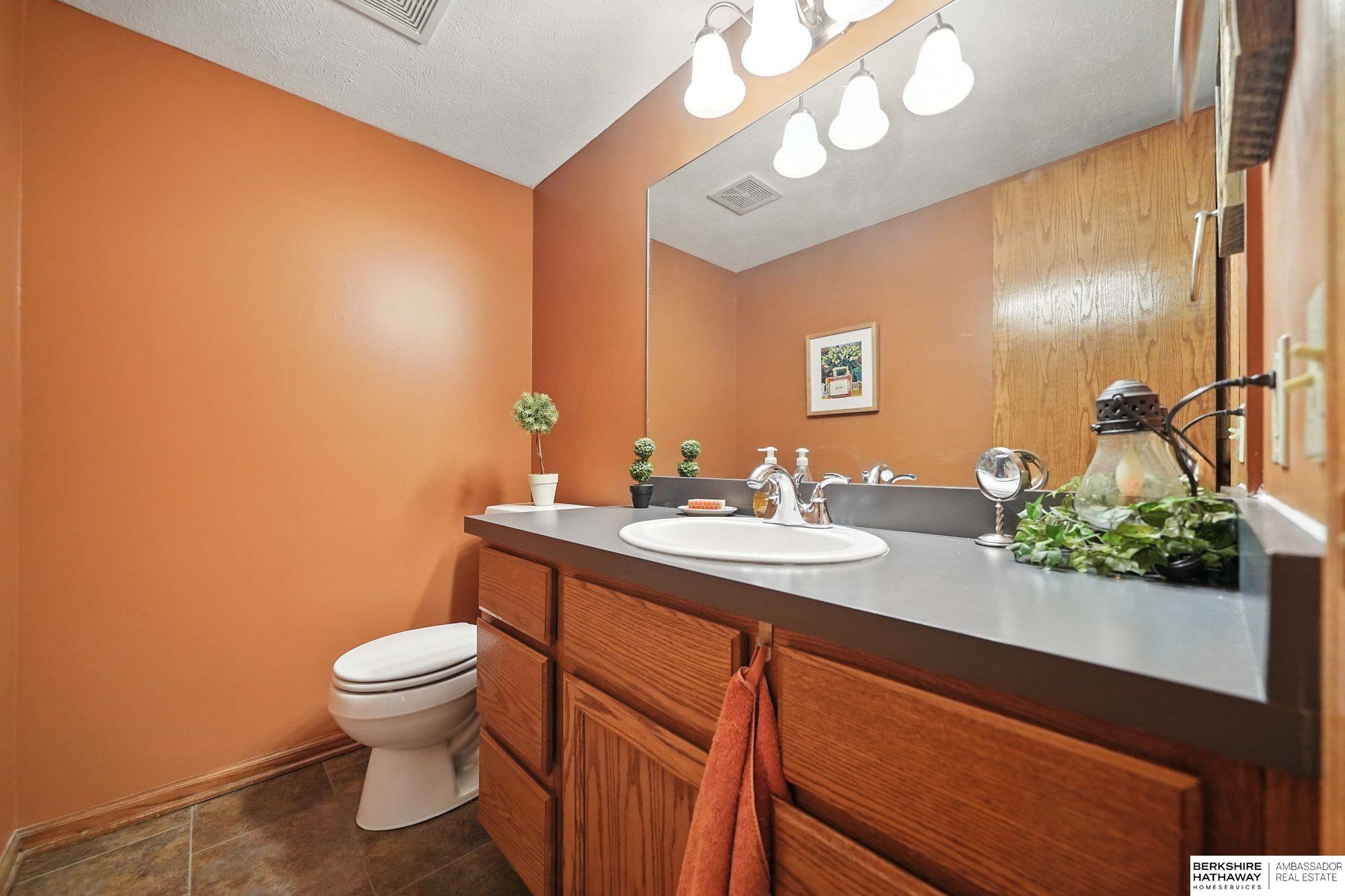 Lincoln, Nebraska 68528, United States, 2 Bedrooms Bedrooms, ,2 BathroomsBathrooms,Residential,Active,241979