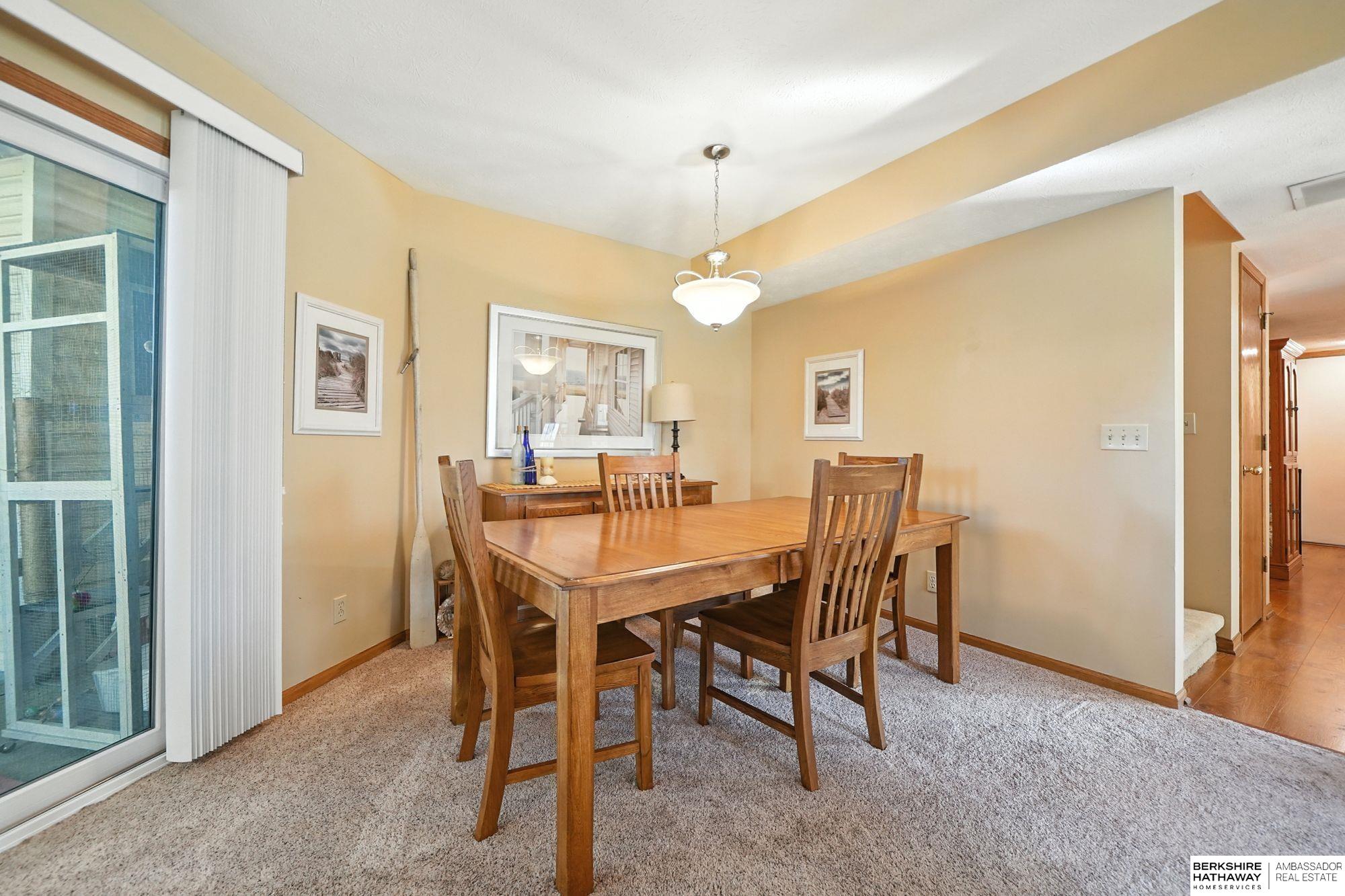 Lincoln, Nebraska 68528, United States, 2 Bedrooms Bedrooms, ,2 BathroomsBathrooms,Residential,Active,241979